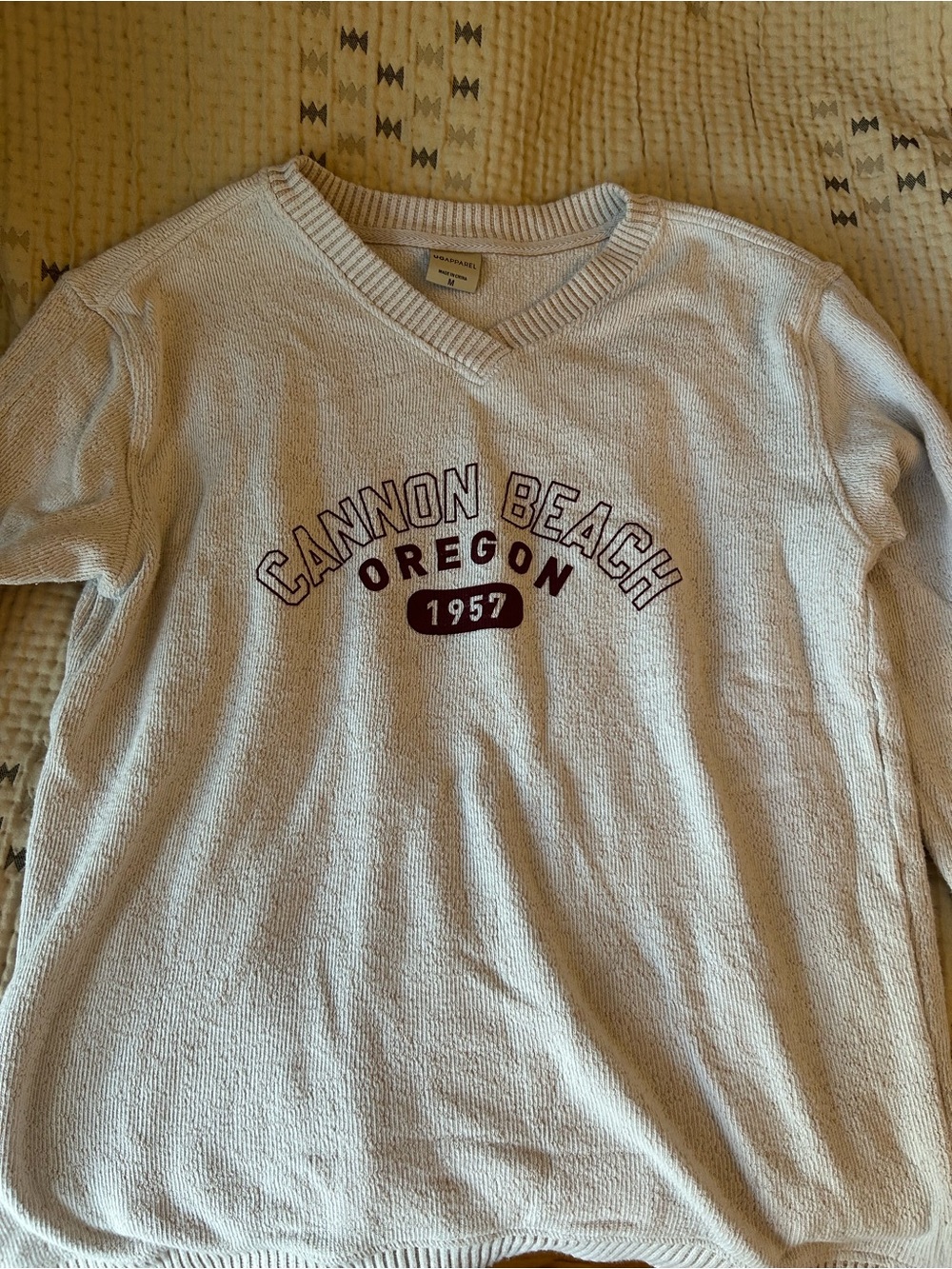 Cannon Beach Oregon 1957 V‑Neck Sweatshirt - White